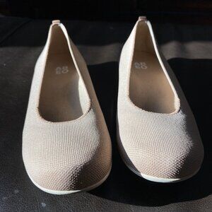 Abeo Tilly tan knit comfort flats, size 8 EUC